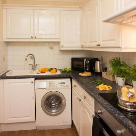 Stayzo Penthouse Accommodation 2- Premier Lodge Southampton Exteriör bild