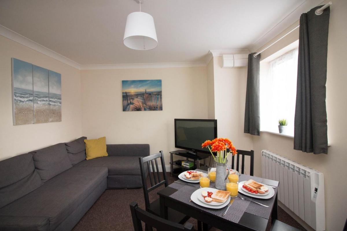 Stayzo Penthouse Accommodation 2- Premier Lodge Southampton Exteriör bild