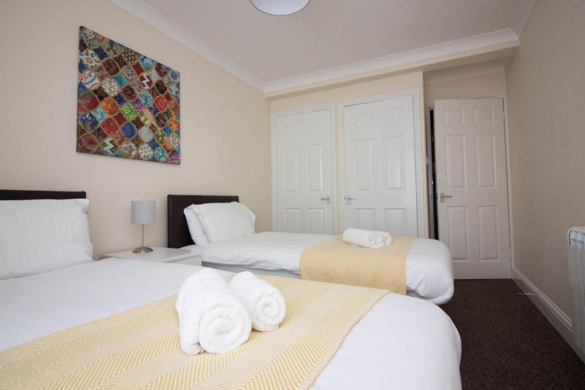 Stayzo Penthouse Accommodation 2- Premier Lodge Southampton Exteriör bild