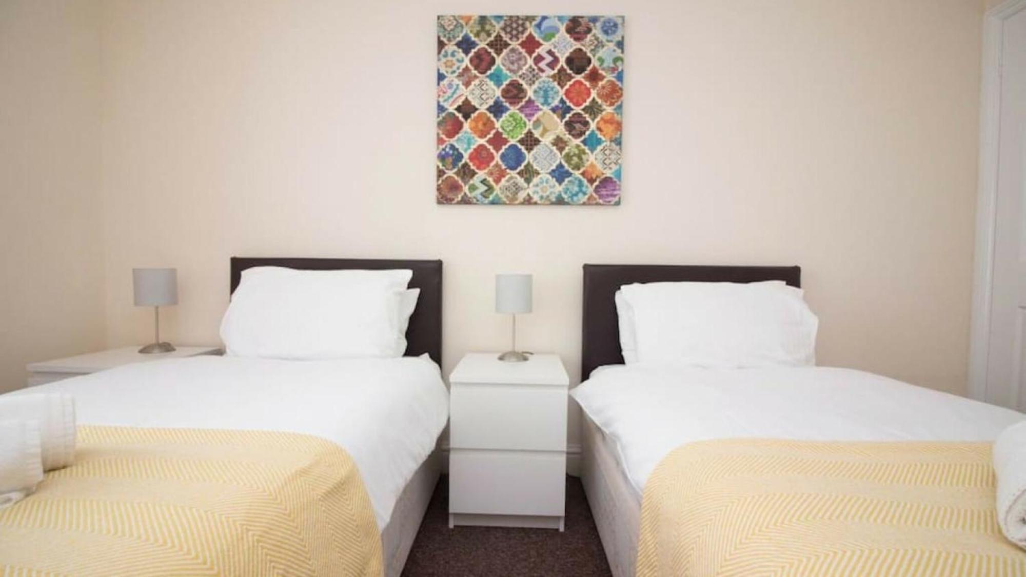 Stayzo Penthouse Accommodation 2- Premier Lodge Southampton Exteriör bild