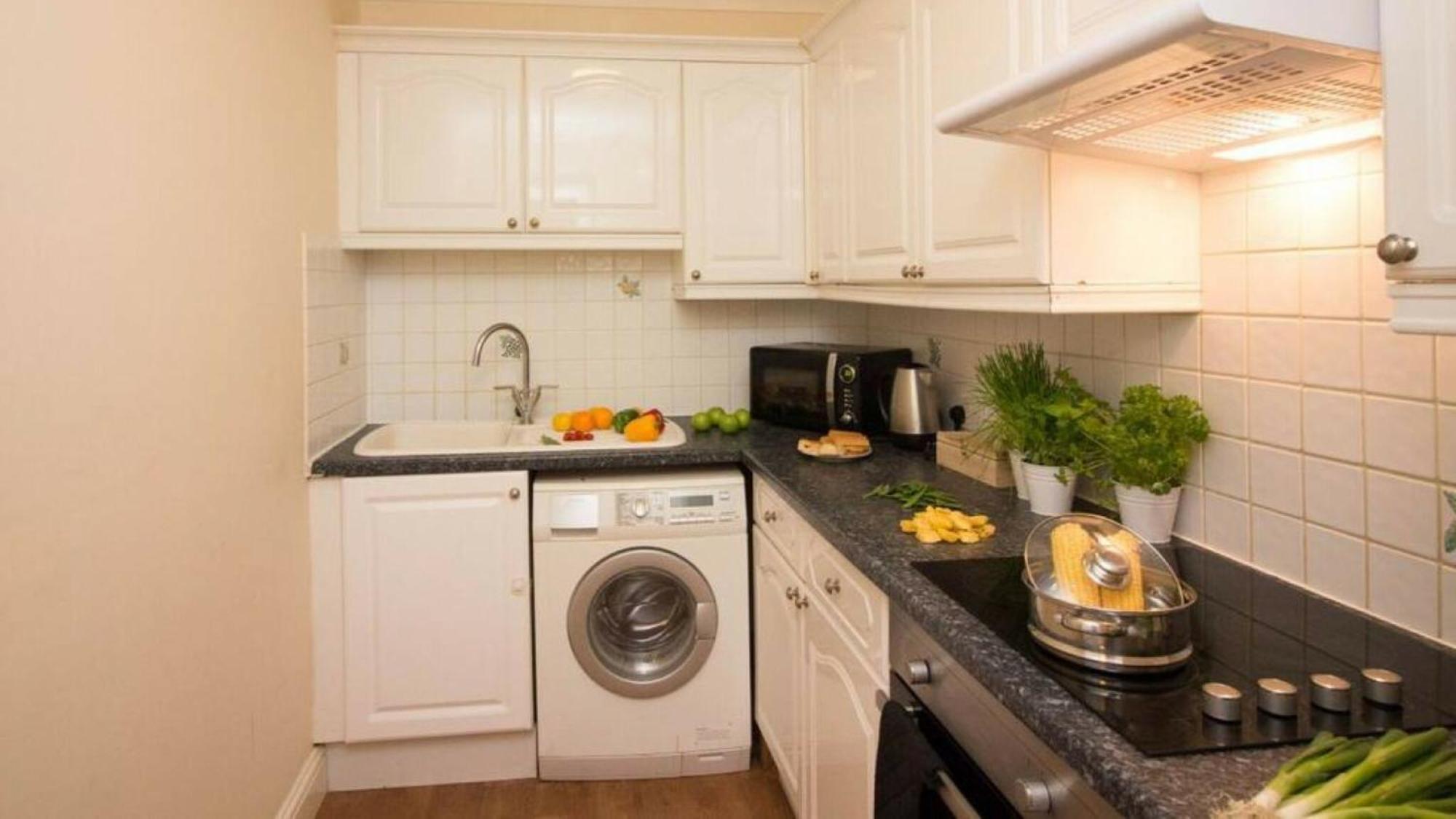 Stayzo Penthouse Accommodation 2- Premier Lodge Southampton Exteriör bild